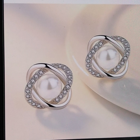 Beautiful Silver Round Pave  Diamond Pearl Earrings - Picture 3 of 3